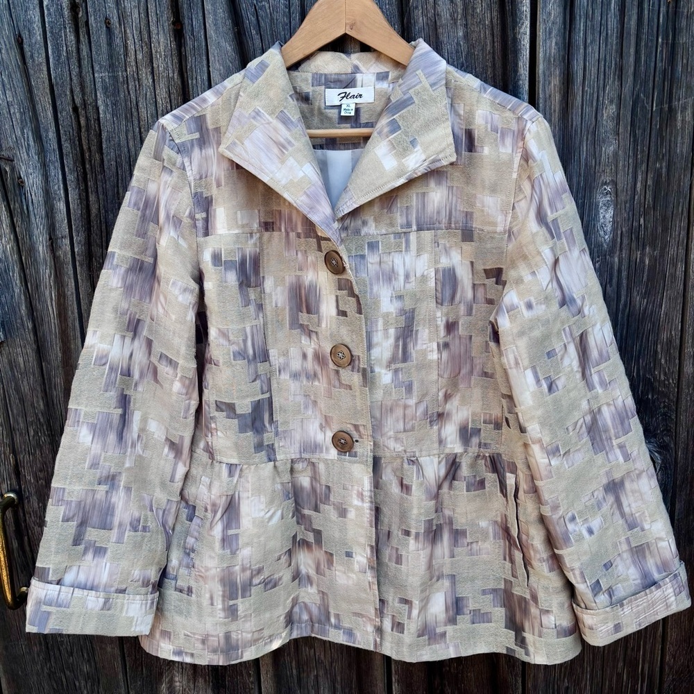 Flair Woman’s Jacket with checked pattern w/pockets. Linen/Rayon blend Size XL